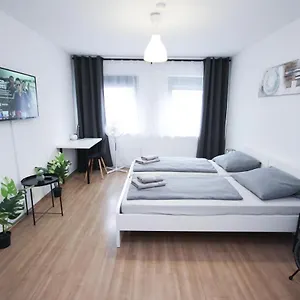 Alfa 4zw Lage Berliner Platz Max 8 Personen Netflix Kueche Wm L 4br 7 Beds 8 People L Fully Equipped Kitchen & Bathroom Apartment