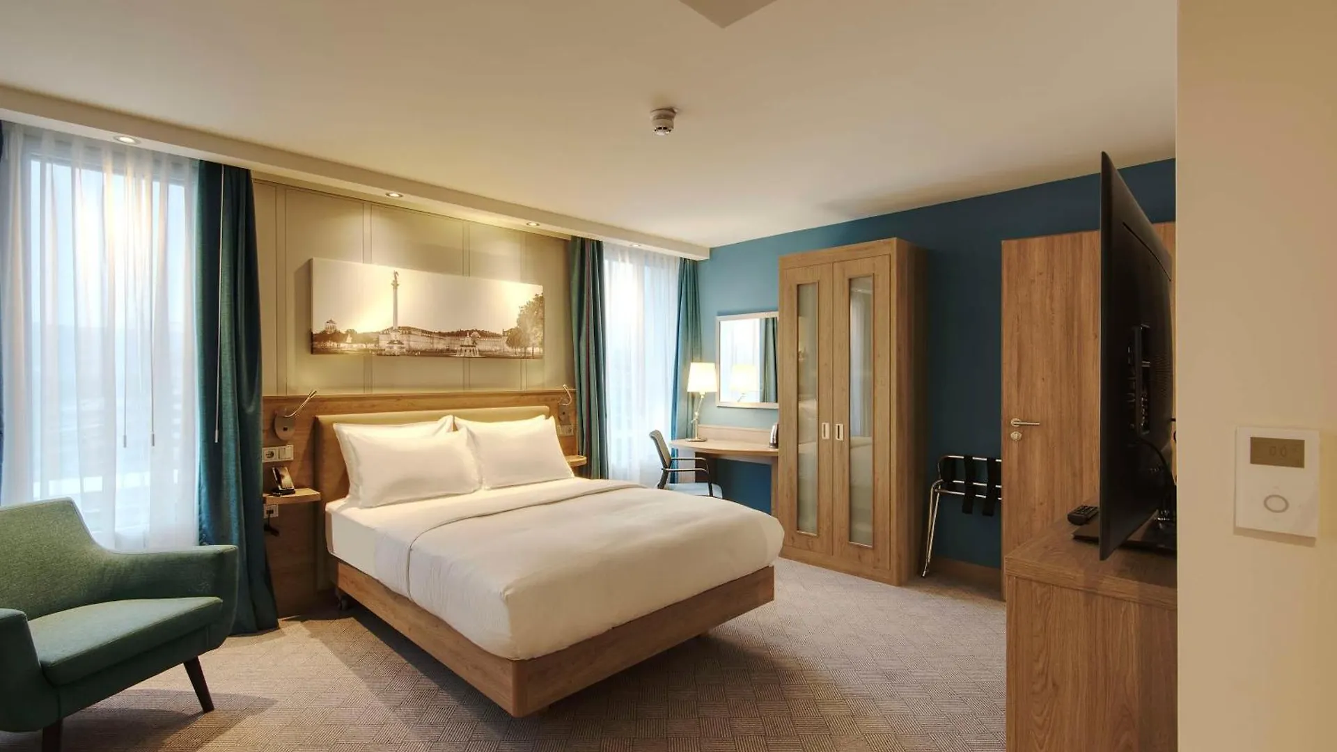 Hampton By Hilton Stuttgart City Centre Hotel