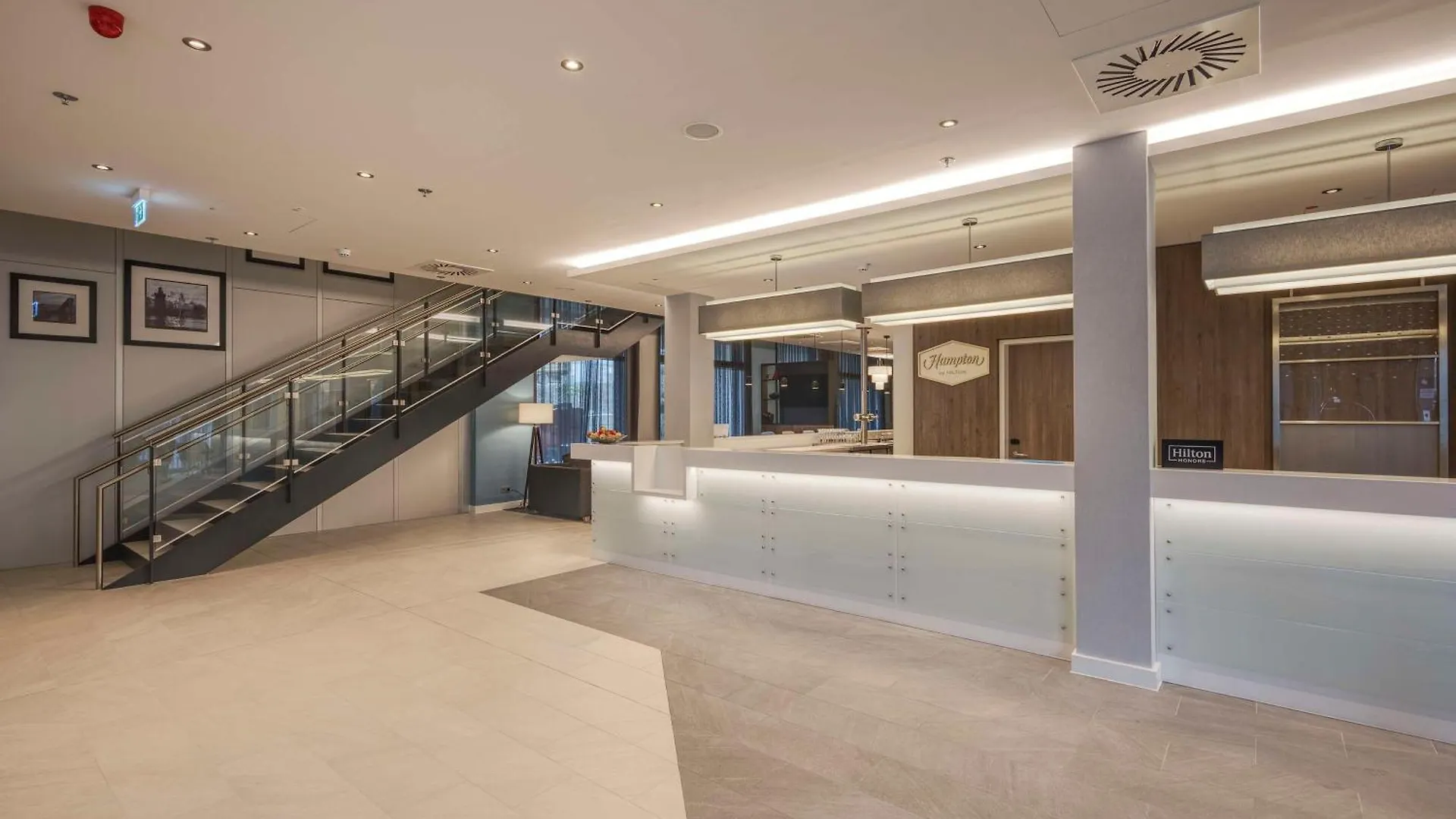 Hampton By Hilton Stuttgart City Centre 호텔