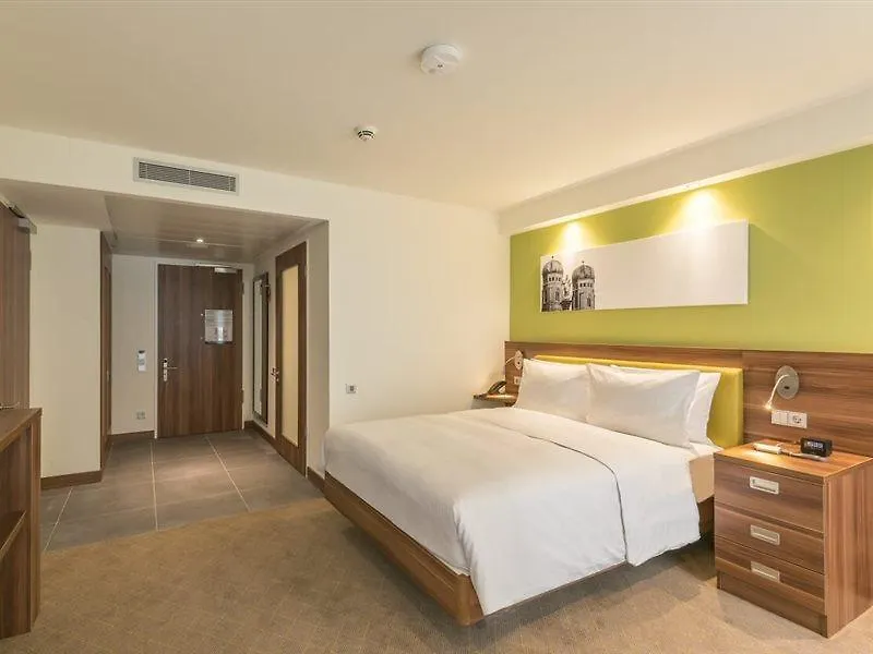 Hampton By Hilton Stuttgart City Centre Hotel